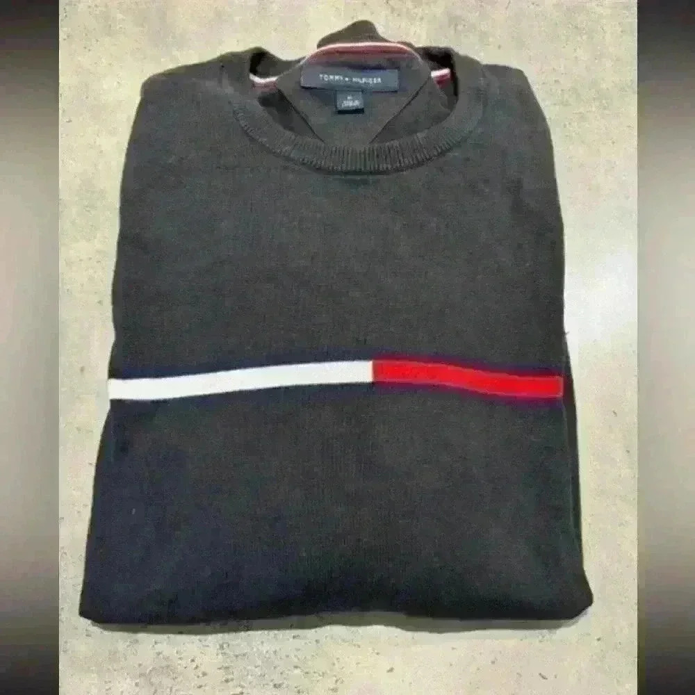 TOMMY HILFIGER women’s size M classic long sleeve